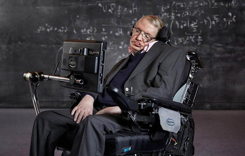 Stephen Hawking Kimdir: Stephen Hawking Hastalığıyla Birlikte Nasıl İletişim Kurdu ?